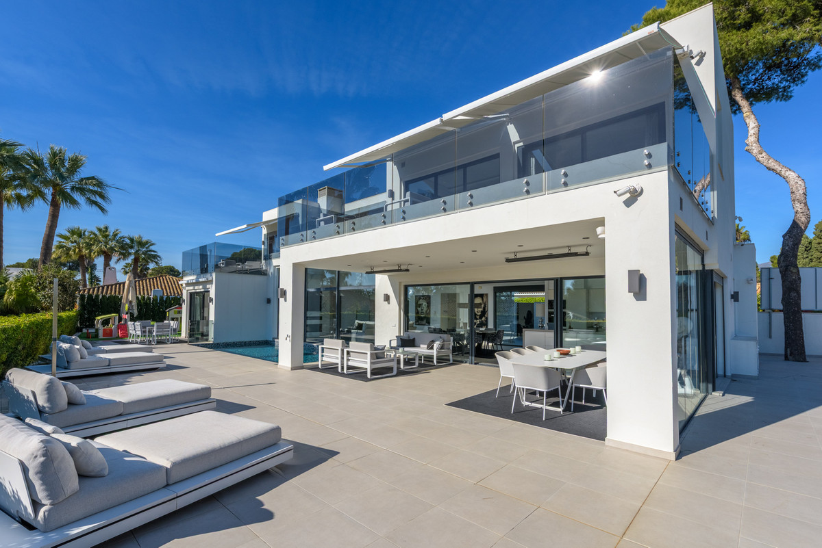 Se vende Villa - Chalet de 4 dormitorios en Costa Del Sol, Málaga, España