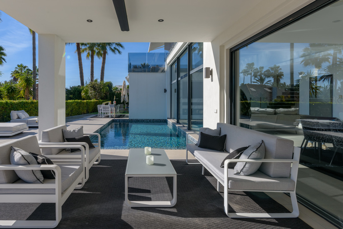 Se vende Villa - Chalet de 4 dormitorios en Costa Del Sol, Málaga, España