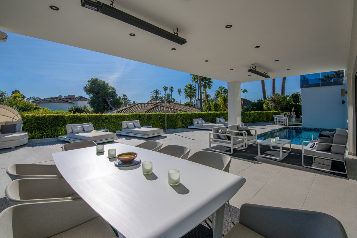 Se vende Villa - Chalet de 4 dormitorios en Costa Del Sol, Málaga, España