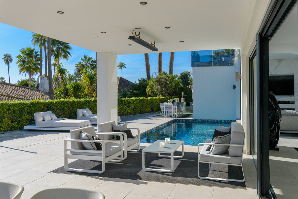 Se vende Villa - Chalet de 4 dormitorios en Costa Del Sol, Málaga, España