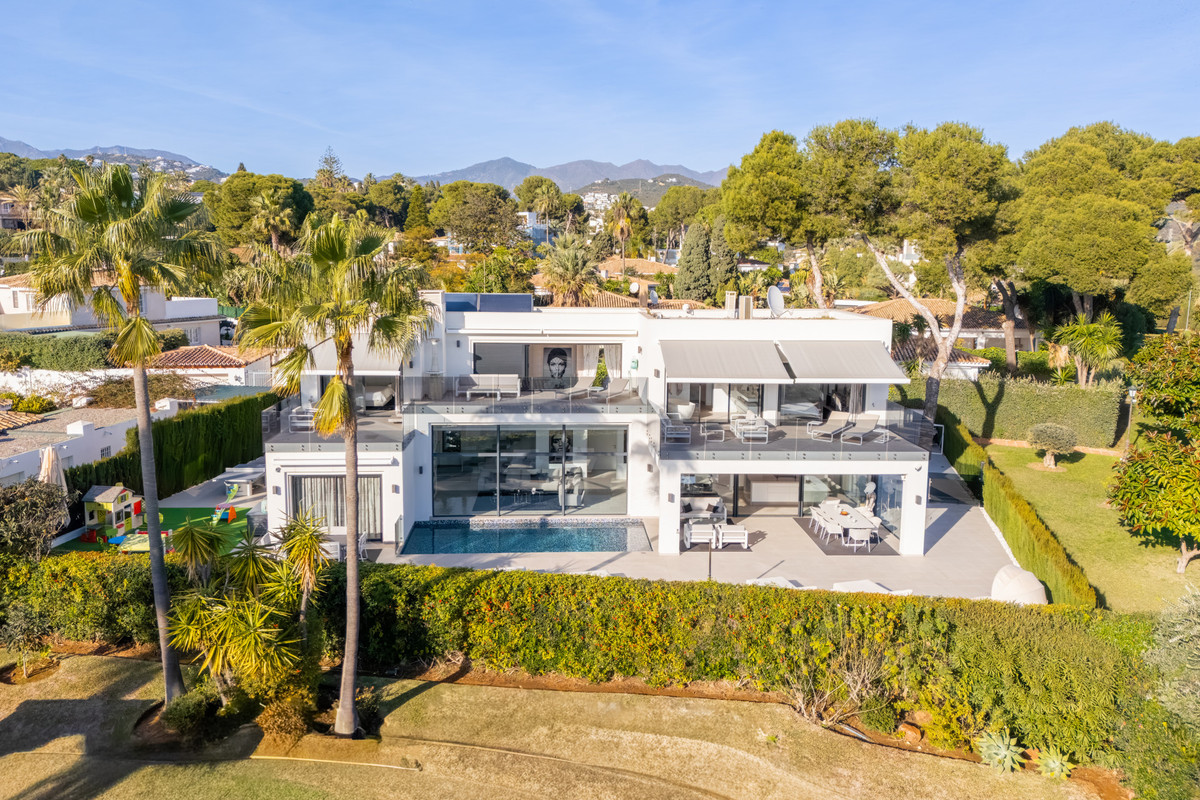 Se vende Villa - Chalet de 4 dormitorios en Costa Del Sol, Málaga, España