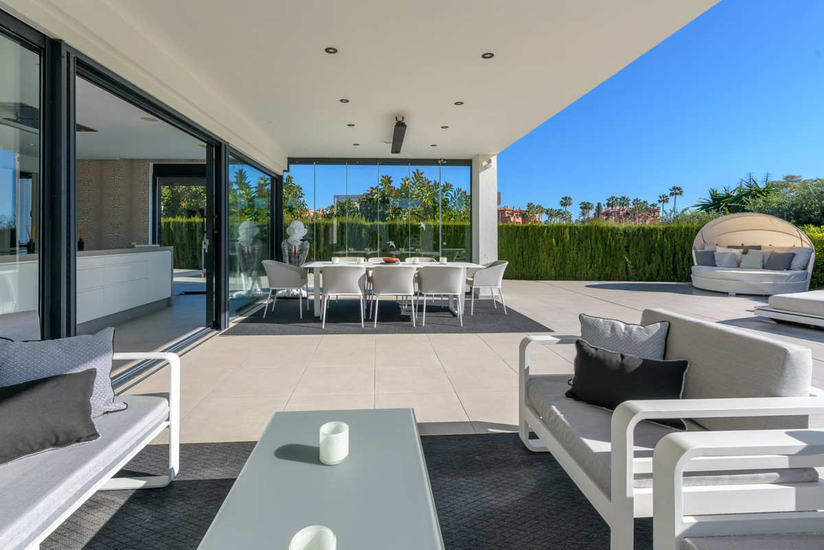 Se vende Villa - Chalet de 4 dormitorios en Costa Del Sol, Málaga, España