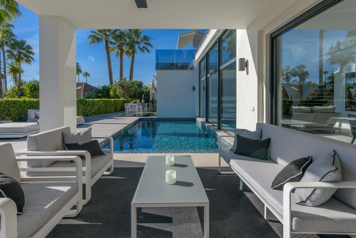 Se vende Villa - Chalet de 4 dormitorios en Costa Del Sol, Málaga, España