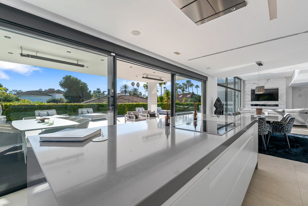 Se vende Villa - Chalet de 4 dormitorios en Costa Del Sol, Málaga, España
