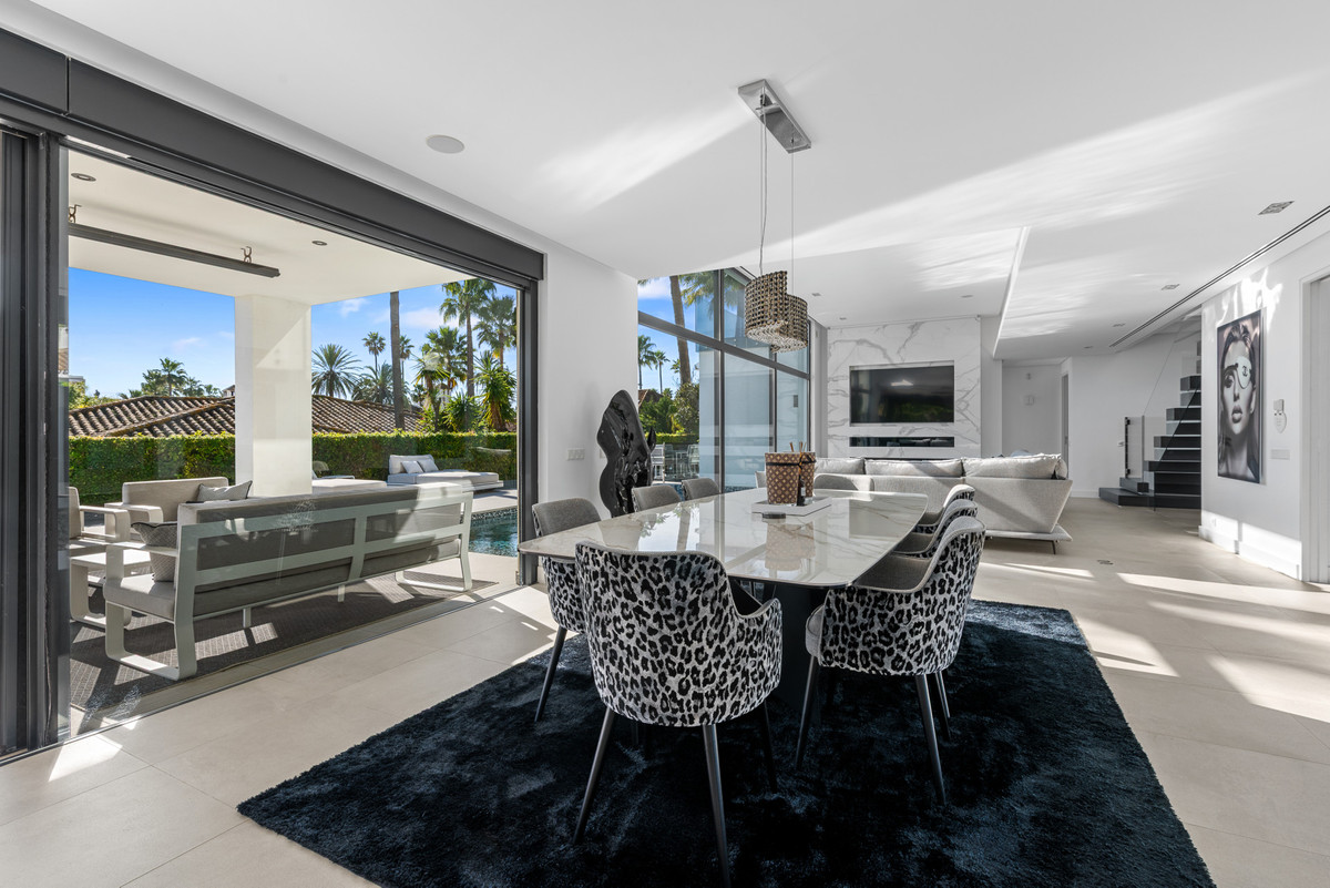 Se vende Villa - Chalet de 4 dormitorios en Costa Del Sol, Málaga, España