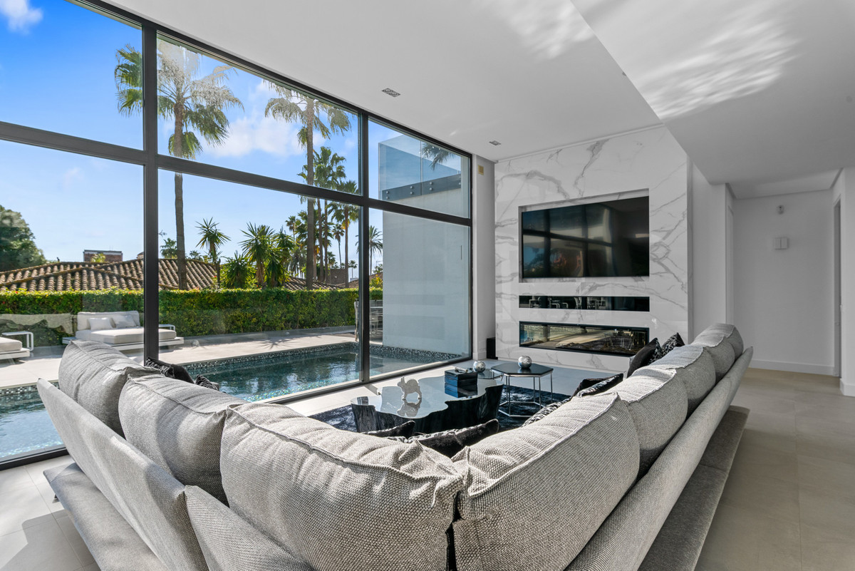 Se vende Villa - Chalet de 4 dormitorios en Costa Del Sol, Málaga, España