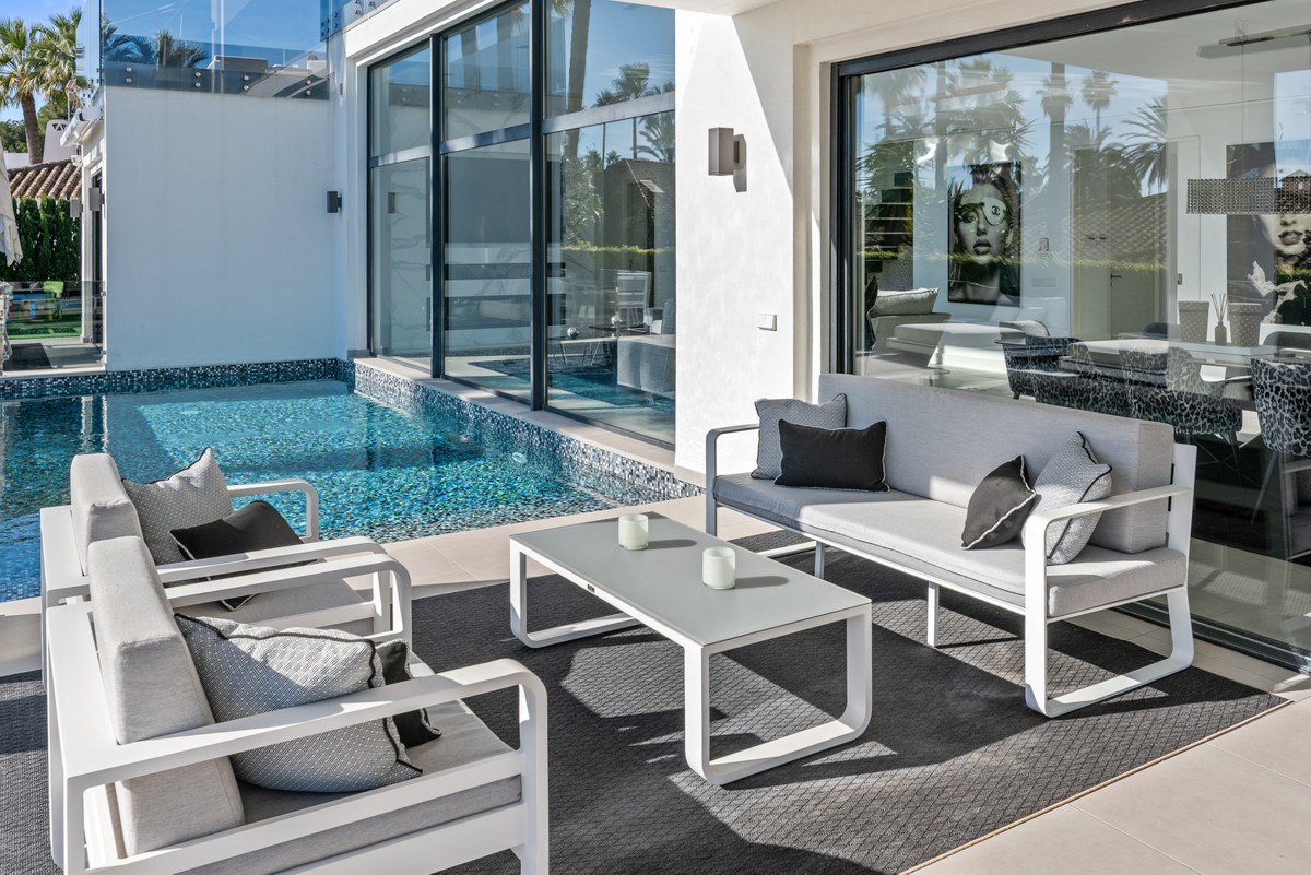 Se vende Villa - Chalet de 4 dormitorios en Costa Del Sol, Málaga, España