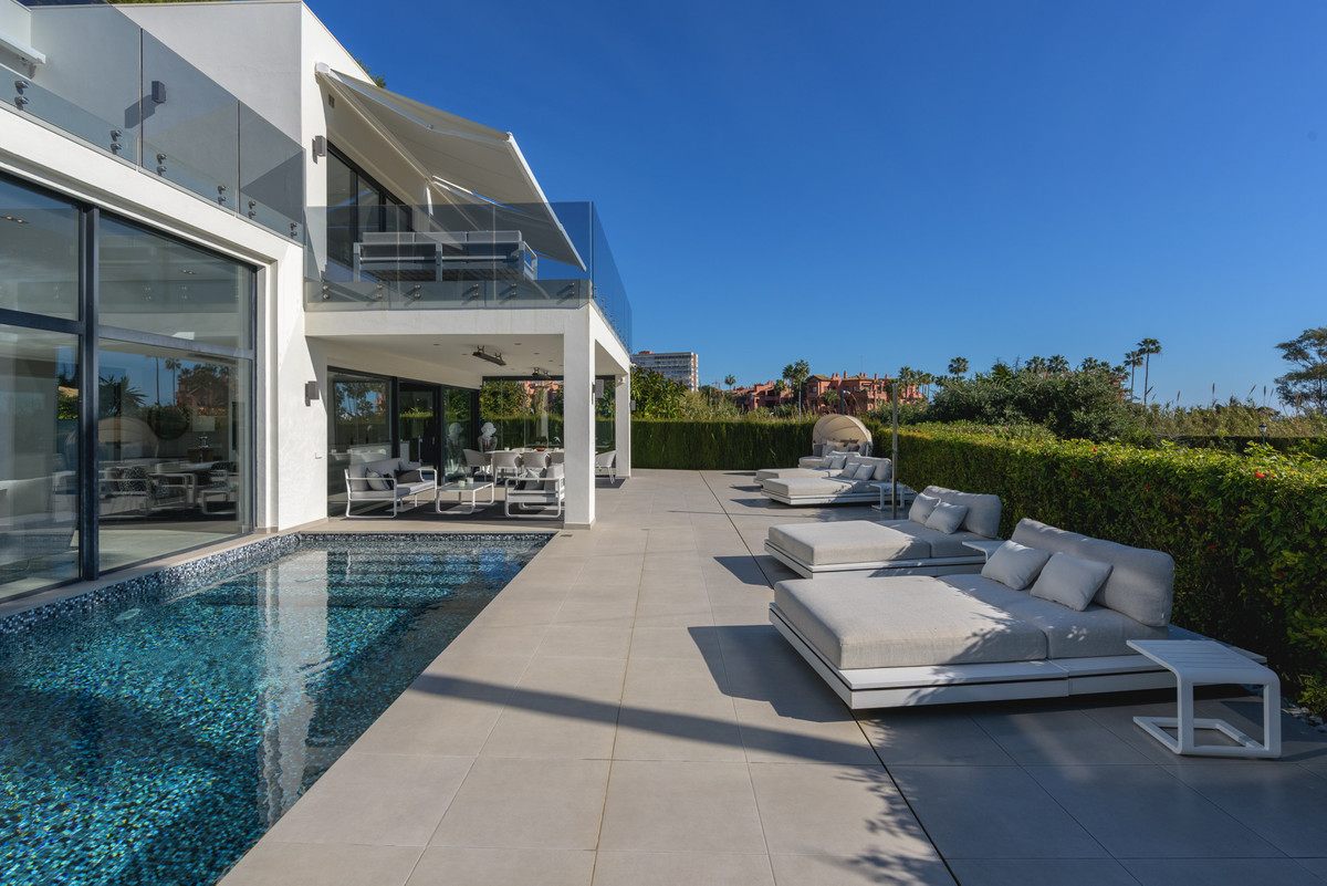 Se vende Villa - Chalet de 4 dormitorios en Costa Del Sol, Málaga, España