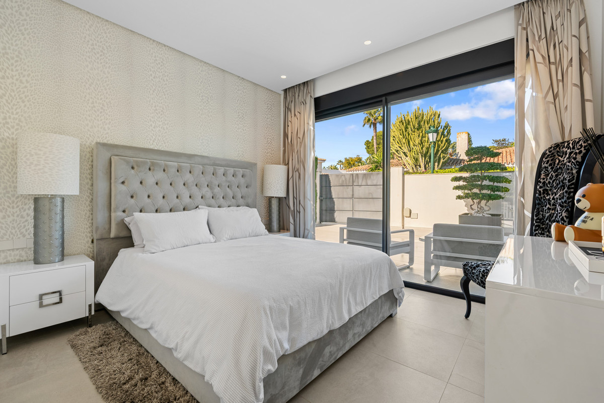 Se vende Villa - Chalet de 4 dormitorios en Costa Del Sol, Málaga, España