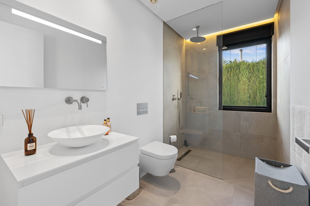 Se vende Villa - Chalet de 4 dormitorios en Costa Del Sol, Málaga, España