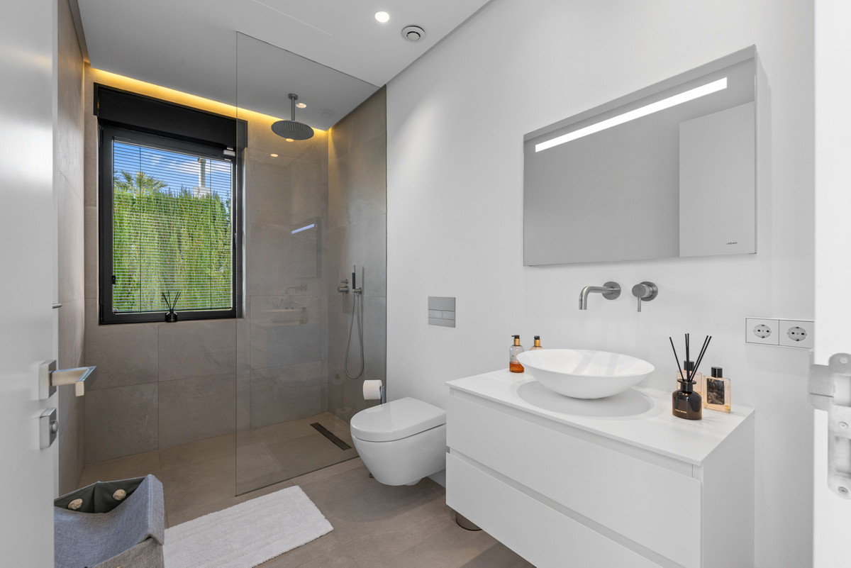Se vende Villa - Chalet de 4 dormitorios en Costa Del Sol, Málaga, España