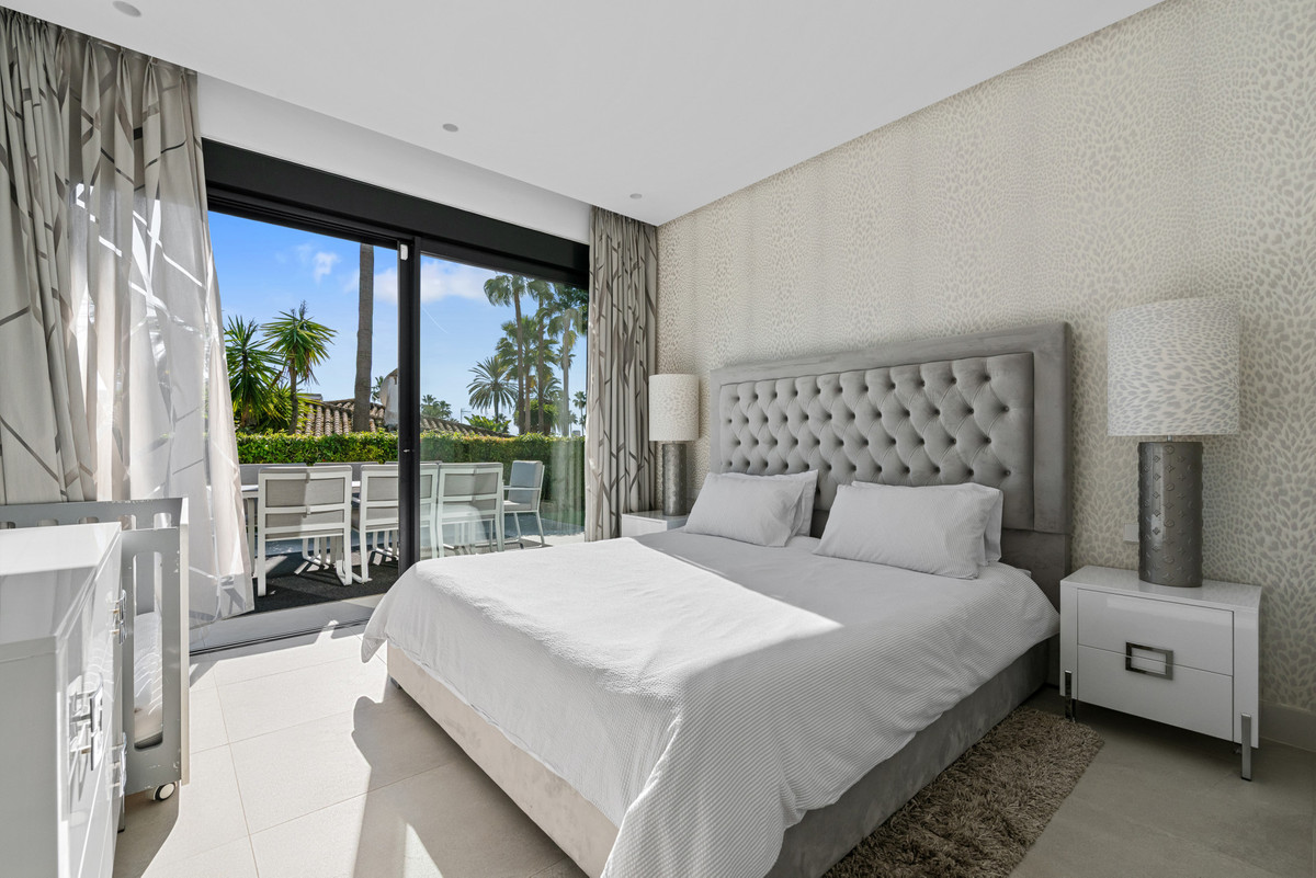 Se vende Villa - Chalet de 4 dormitorios en Costa Del Sol, Málaga, España