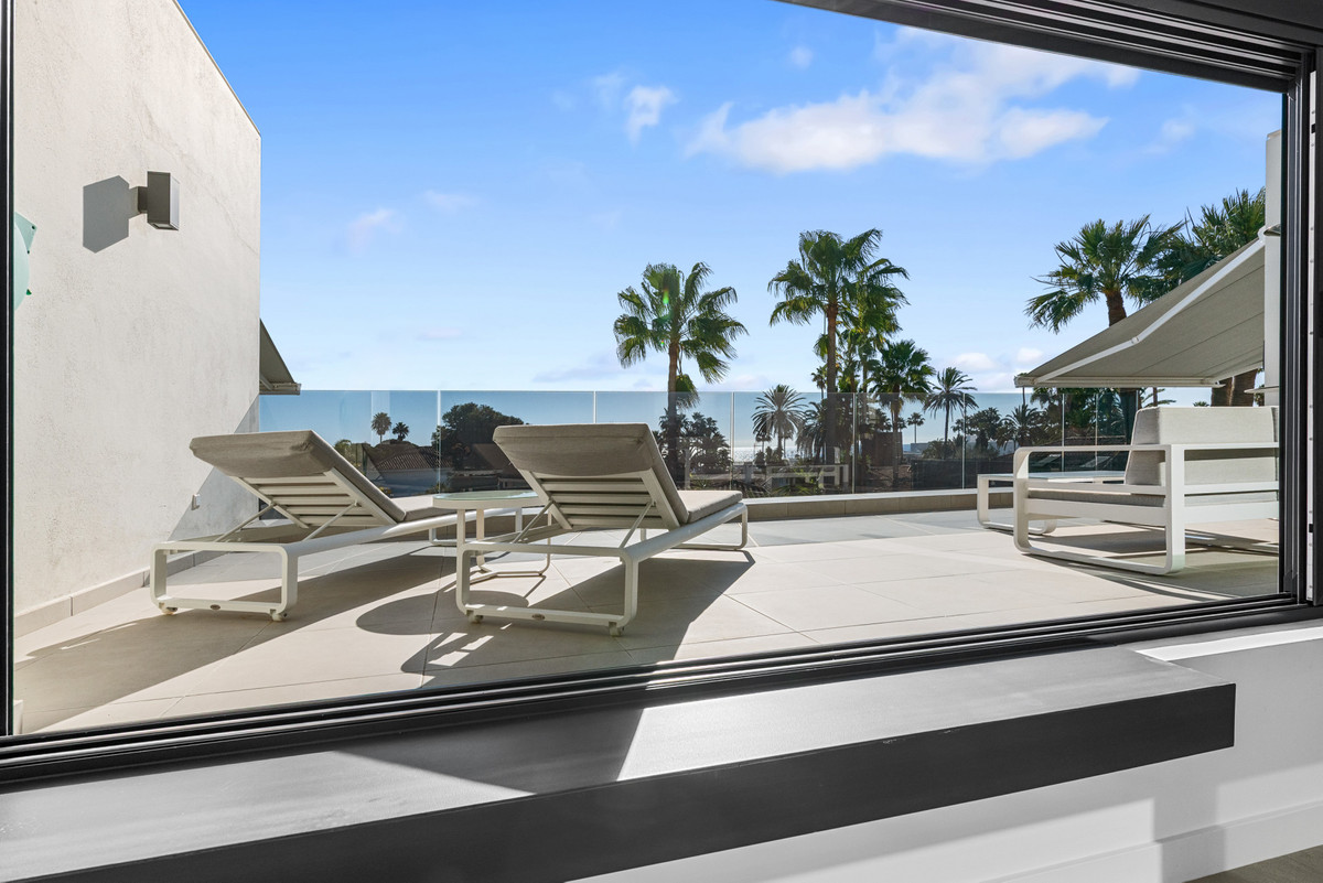 Se vende Villa - Chalet de 4 dormitorios en Costa Del Sol, Málaga, España