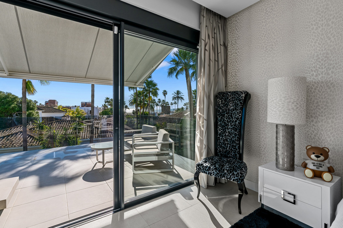 Se vende Villa - Chalet de 4 dormitorios en Costa Del Sol, Málaga, España