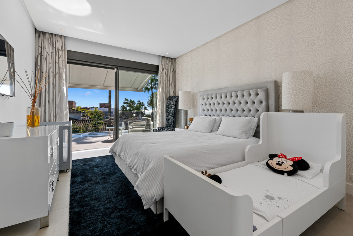 Se vende Villa - Chalet de 4 dormitorios en Costa Del Sol, Málaga, España
