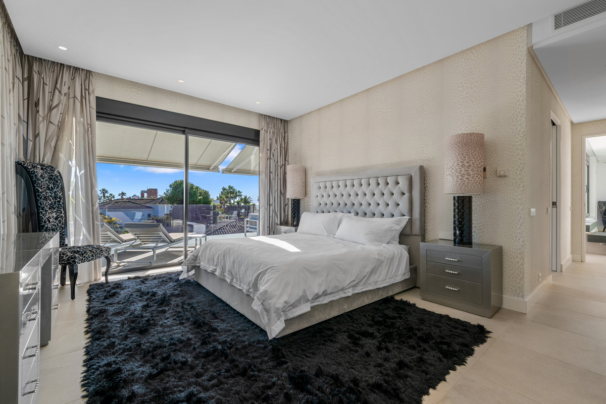 Se vende Villa - Chalet de 4 dormitorios en Costa Del Sol, Málaga, España