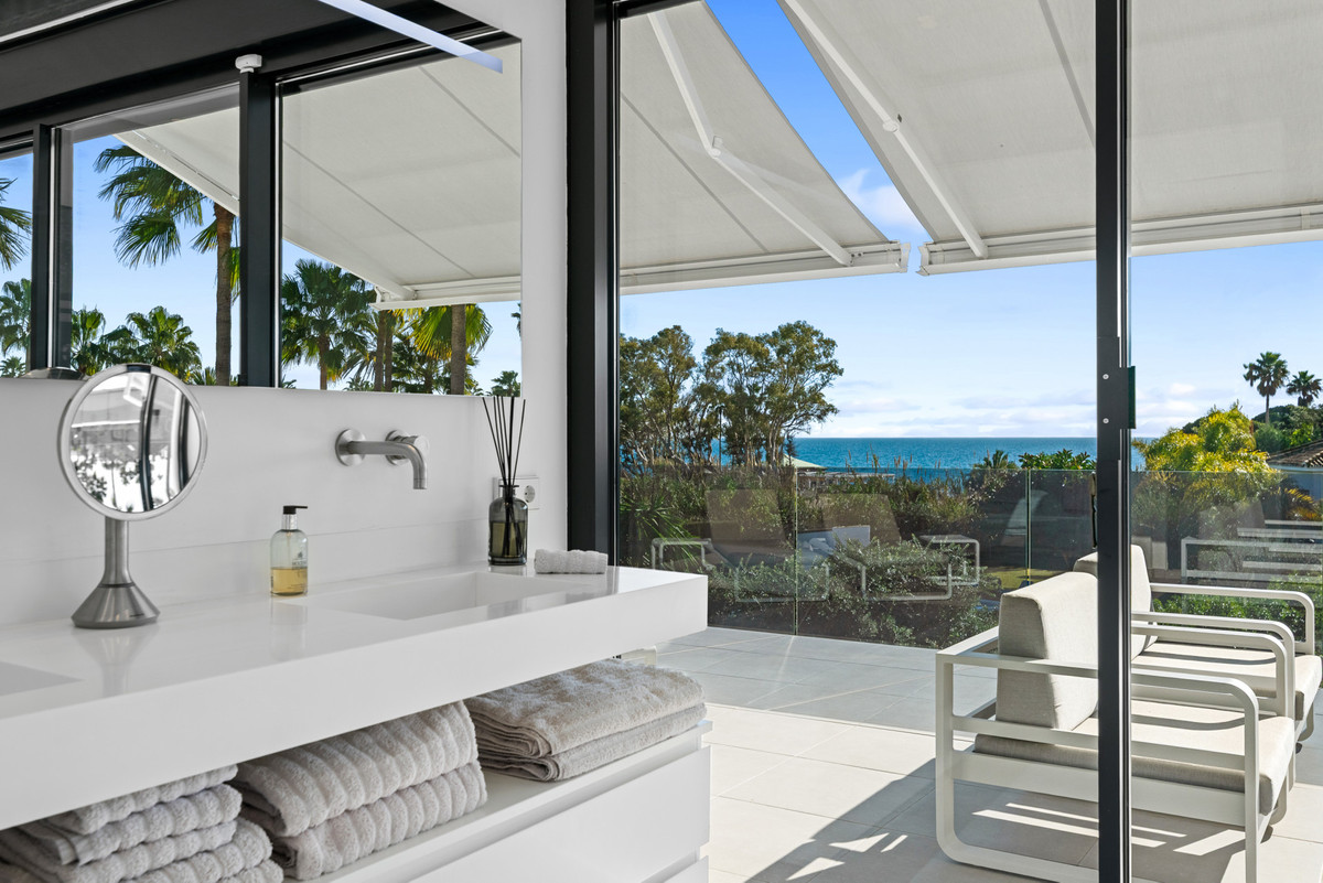 Se vende Villa - Chalet de 4 dormitorios en Costa Del Sol, Málaga, España