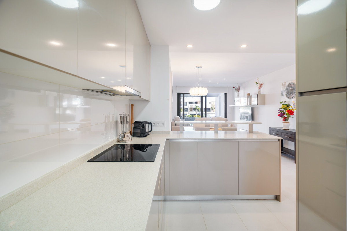 Se vende Apartamento Planta Media de 2 dormitorios en Costa Del Sol, Málaga, España