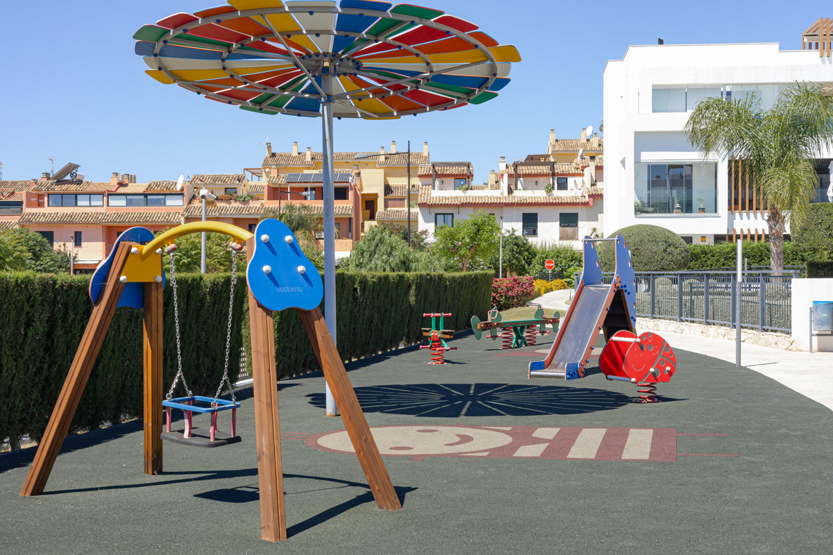 Se vende Apartamento Planta Media de 2 dormitorios en Costa Del Sol, Málaga, España