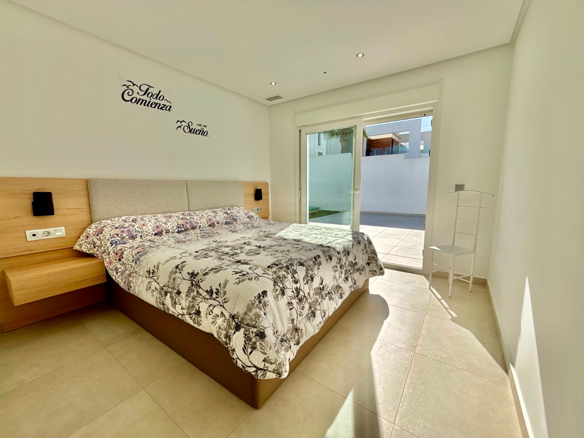 Se vende Villa - Chalet de 3 dormitorios en Costa Blanca, Alicante, España