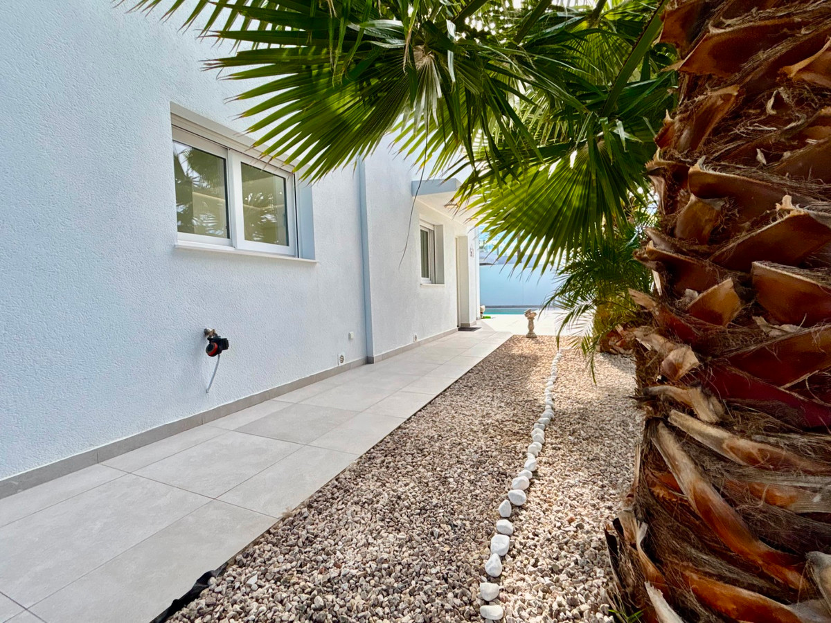 Se vende Villa - Chalet de 3 dormitorios en Costa Blanca, Alicante, España