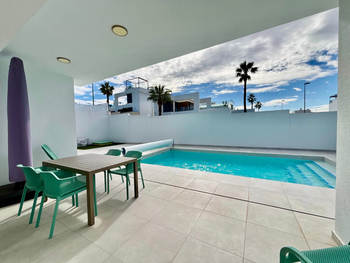 Se vende Villa - Chalet de 3 dormitorios en Costa Blanca, Alicante, España