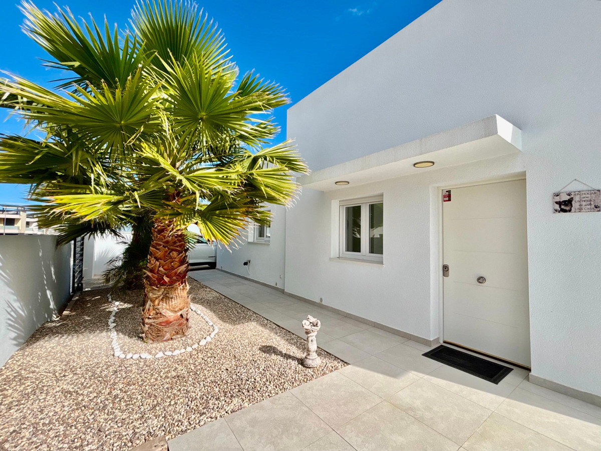 Se vende Villa - Chalet de 3 dormitorios en Costa Blanca, Alicante, España