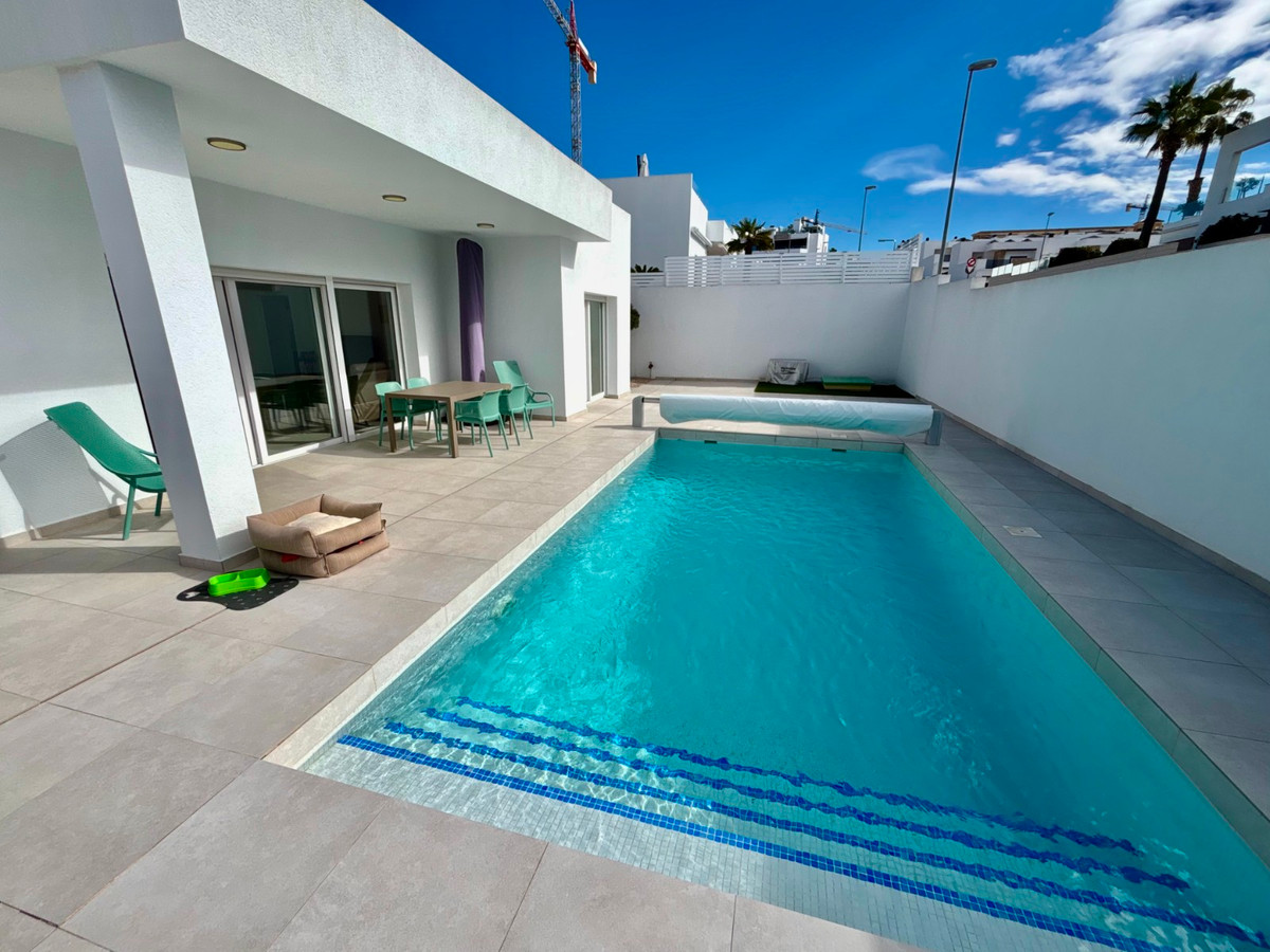 Se vende Villa - Chalet de 3 dormitorios en Costa Blanca, Alicante, España