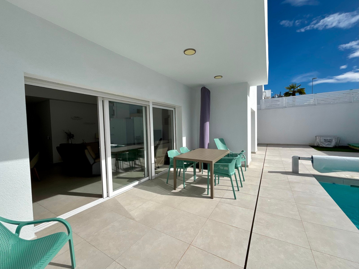 Se vende Villa - Chalet de 3 dormitorios en Costa Blanca, Alicante, España