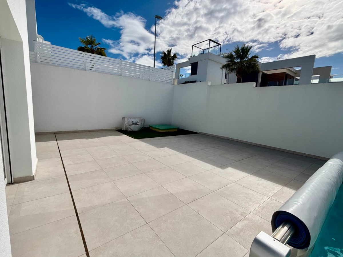 Se vende Villa - Chalet de 3 dormitorios en Costa Blanca, Alicante, España