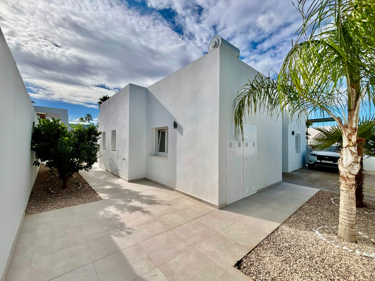 Se vende Villa - Chalet de 3 dormitorios en Costa Blanca, Alicante, España