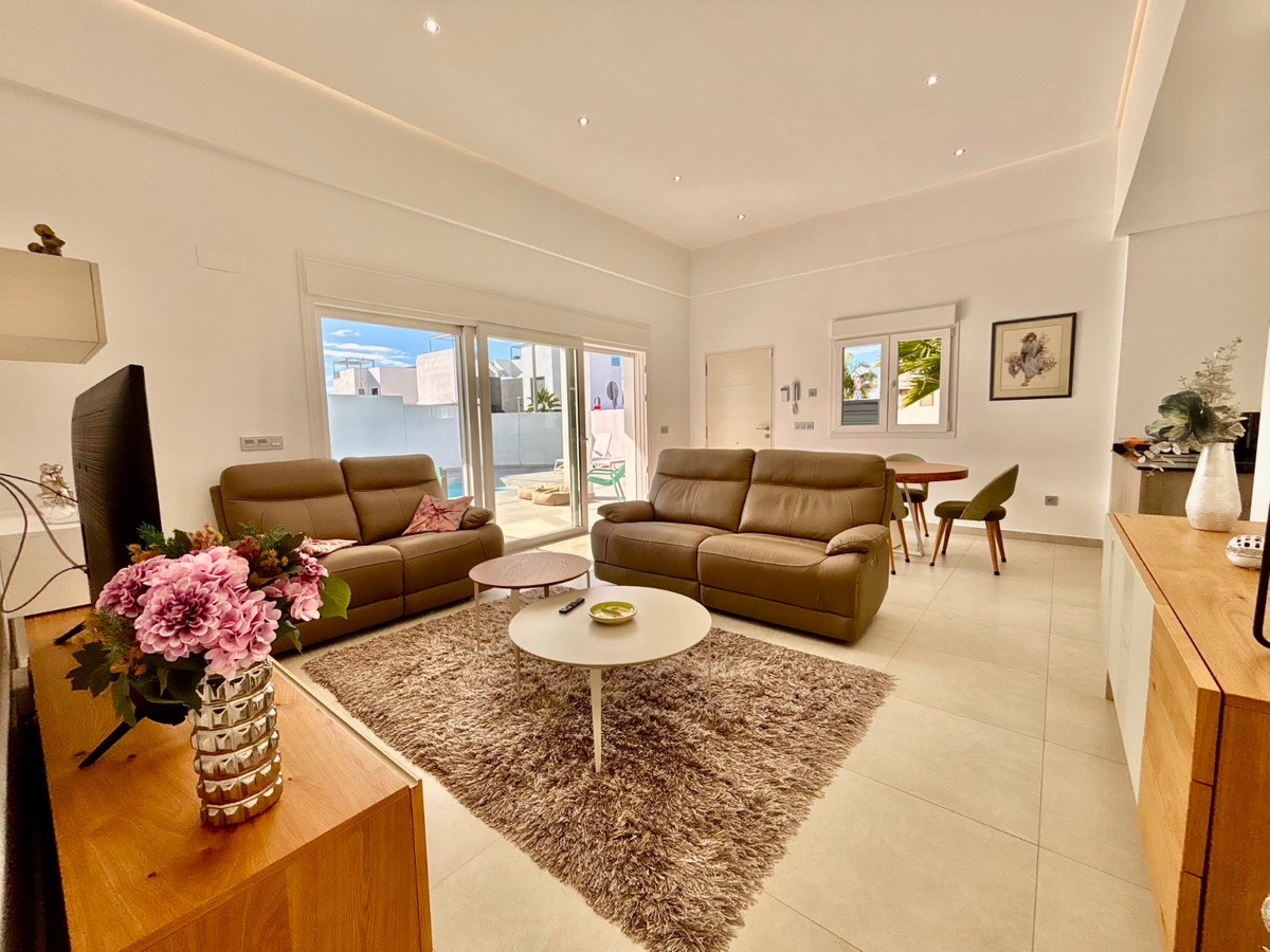 Se vende Villa - Chalet de 3 dormitorios en Costa Blanca, Alicante, España