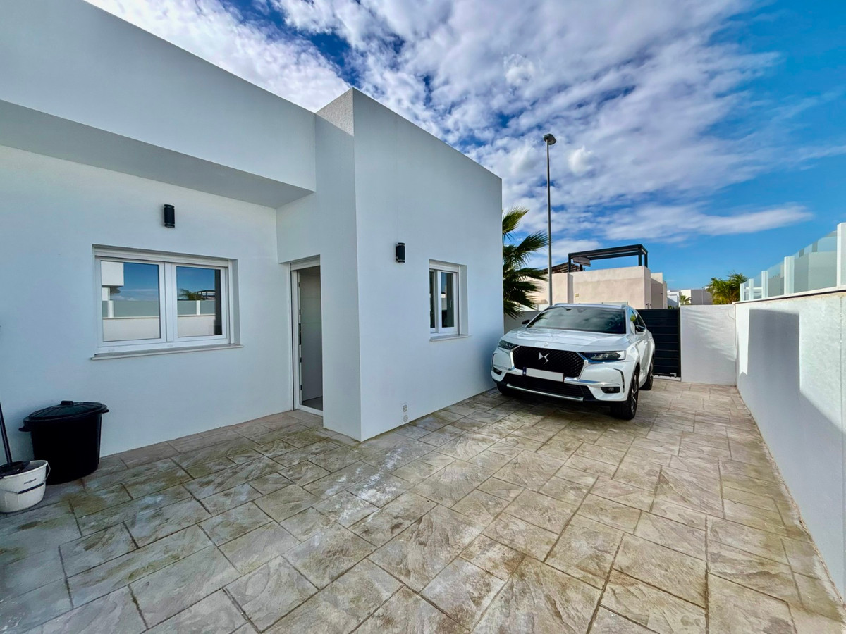 Se vende Villa - Chalet de 3 dormitorios en Costa Blanca, Alicante, España
