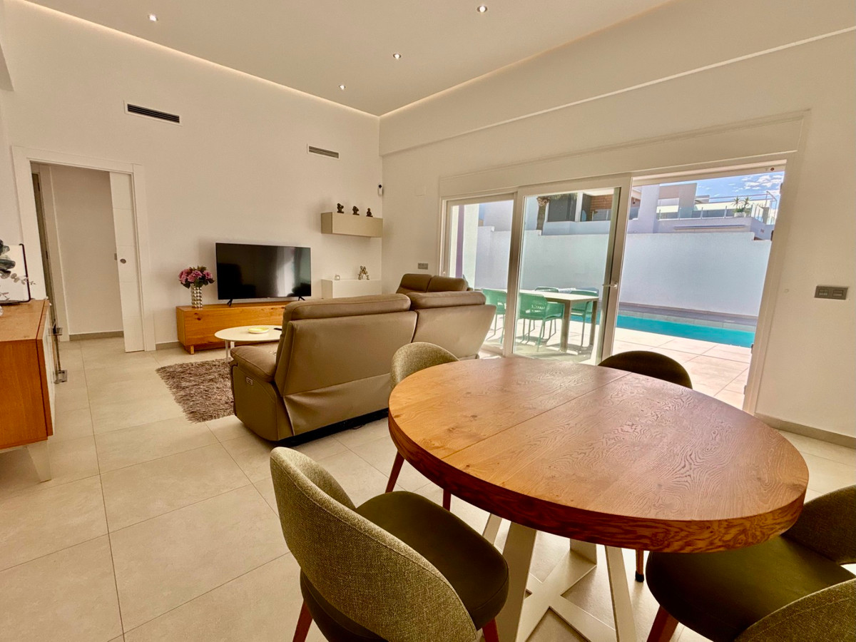 Se vende Villa - Chalet de 3 dormitorios en Costa Blanca, Alicante, España