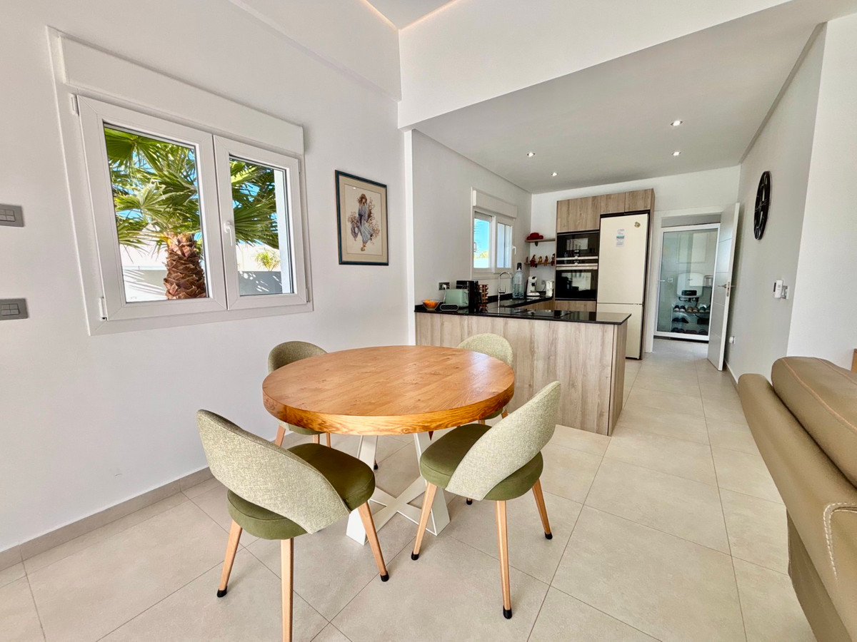 Se vende Villa - Chalet de 3 dormitorios en Costa Blanca, Alicante, España