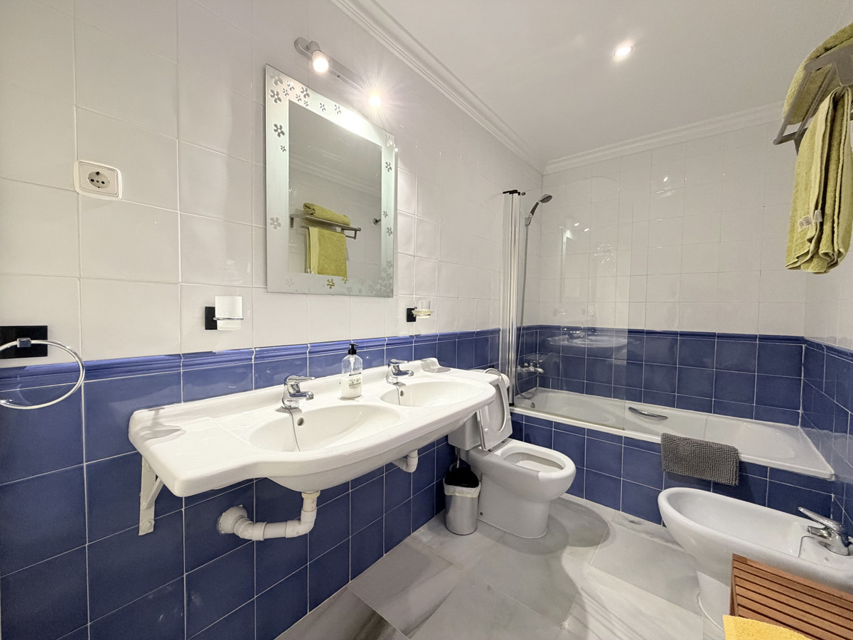 Se vende Apartamento Planta Baja de 3 dormitorios en Costa Del Sol, Málaga, España