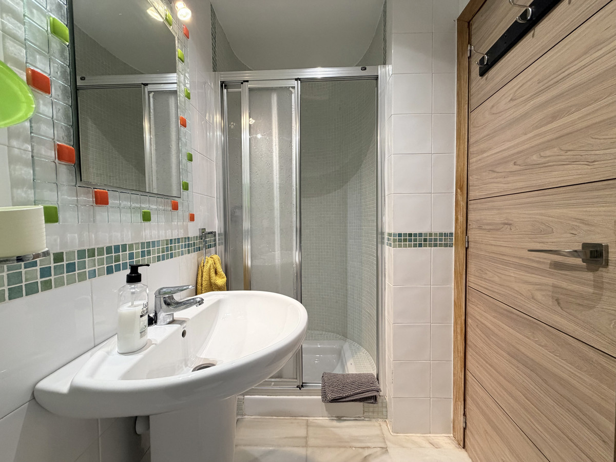 Se vende Apartamento Planta Baja de 3 dormitorios en Costa Del Sol, Málaga, España