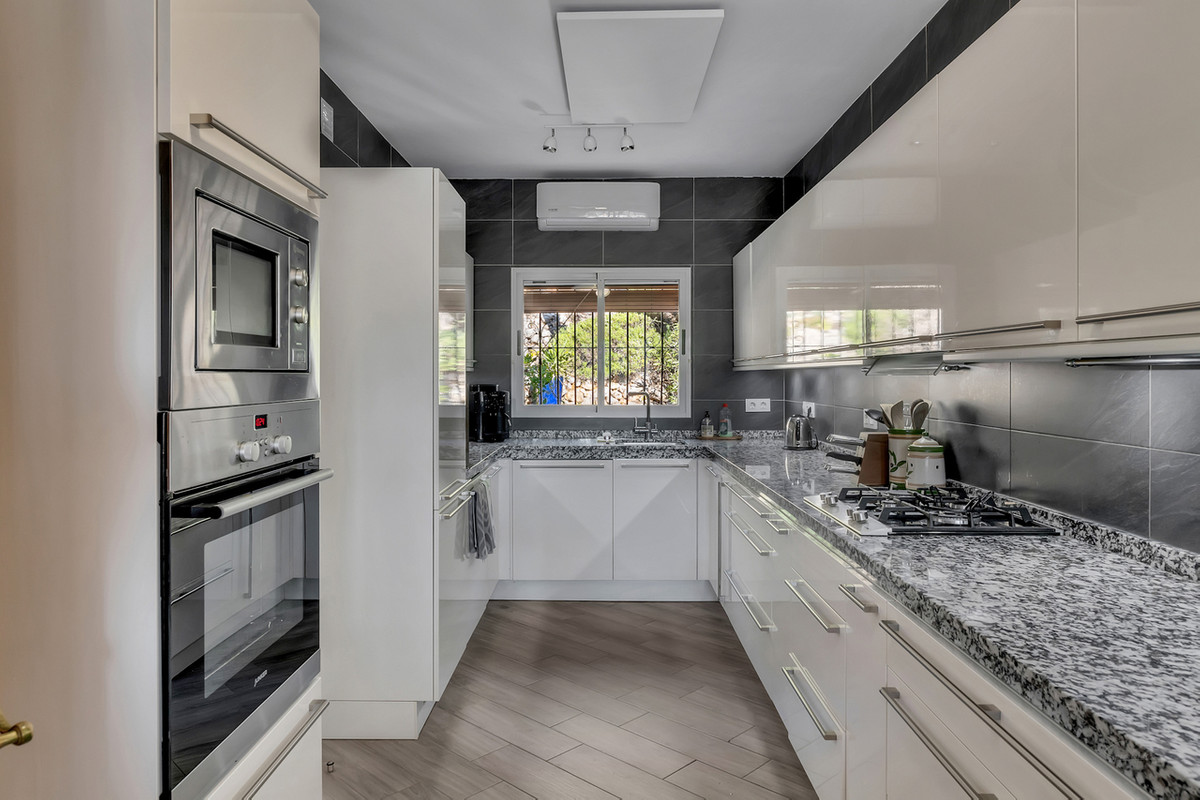 Se vende Villa - Chalet de 5 dormitorios en Costa Blanca, Alicante, España