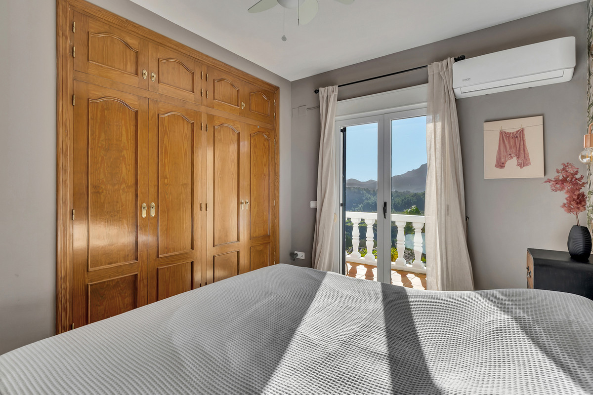 Se vende Villa - Chalet de 5 dormitorios en Costa Blanca, Alicante, España