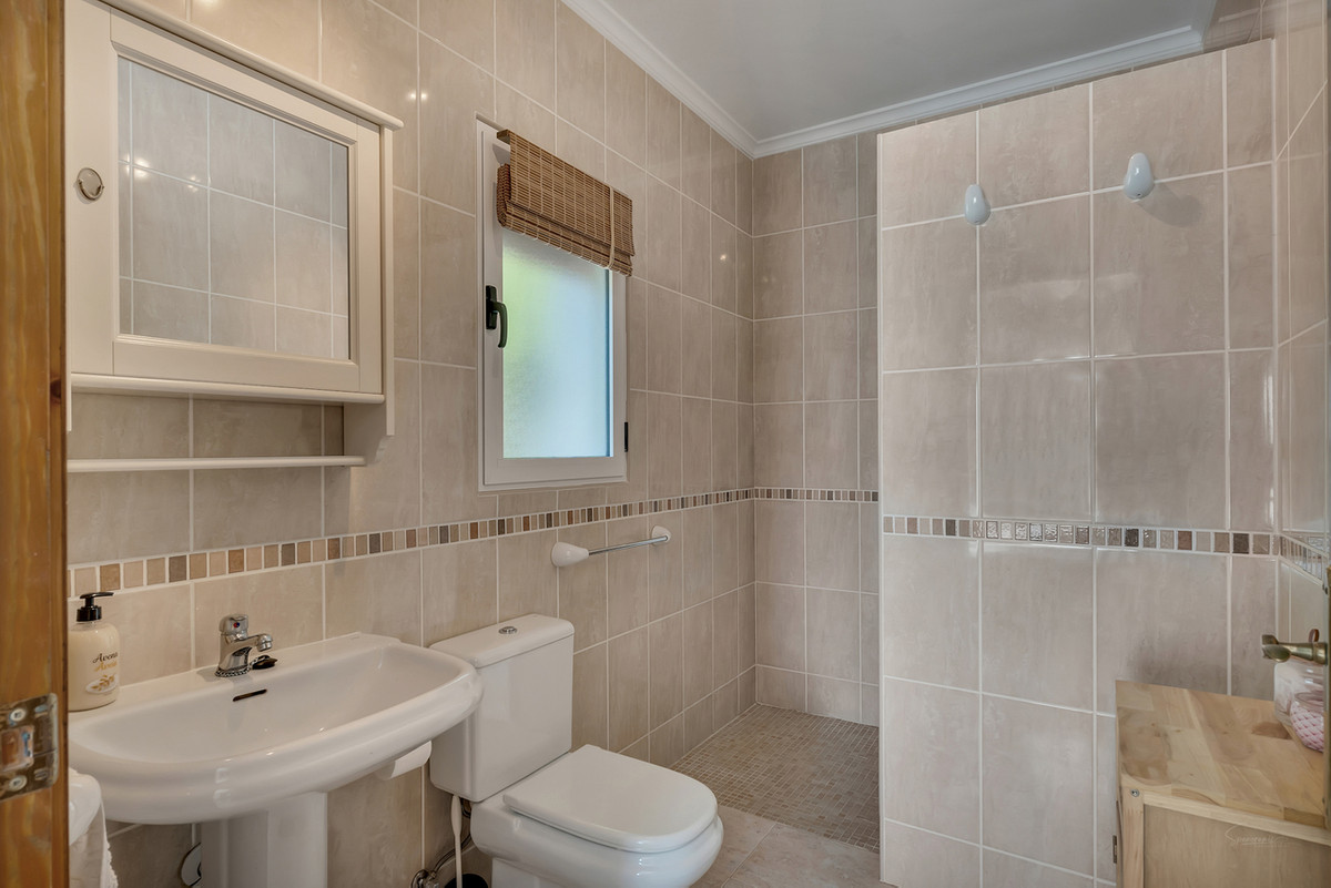 Se vende Villa - Chalet de 5 dormitorios en Costa Blanca, Alicante, España