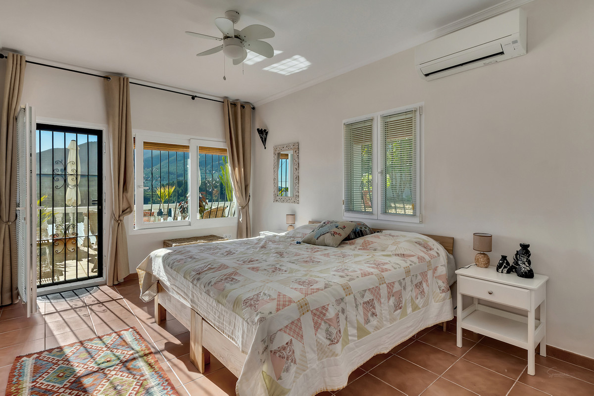 Se vende Villa - Chalet de 5 dormitorios en Costa Blanca, Alicante, España