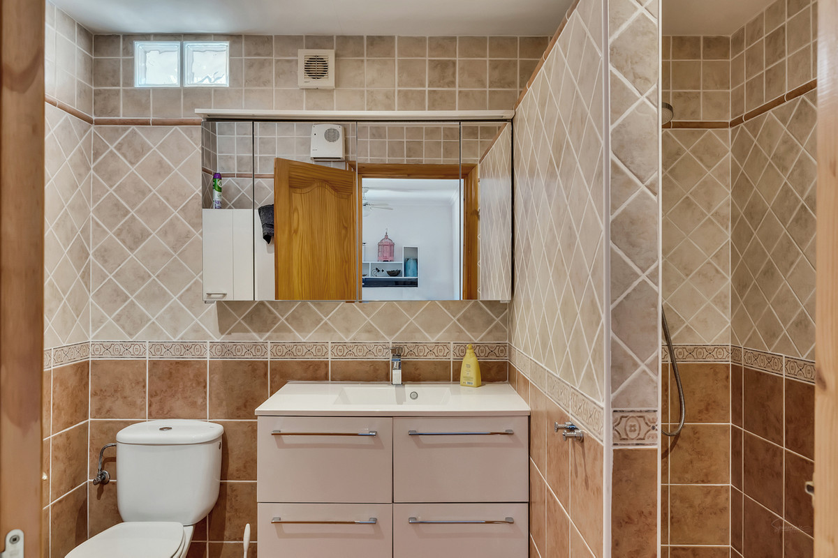 Se vende Villa - Chalet de 5 dormitorios en Costa Blanca, Alicante, España