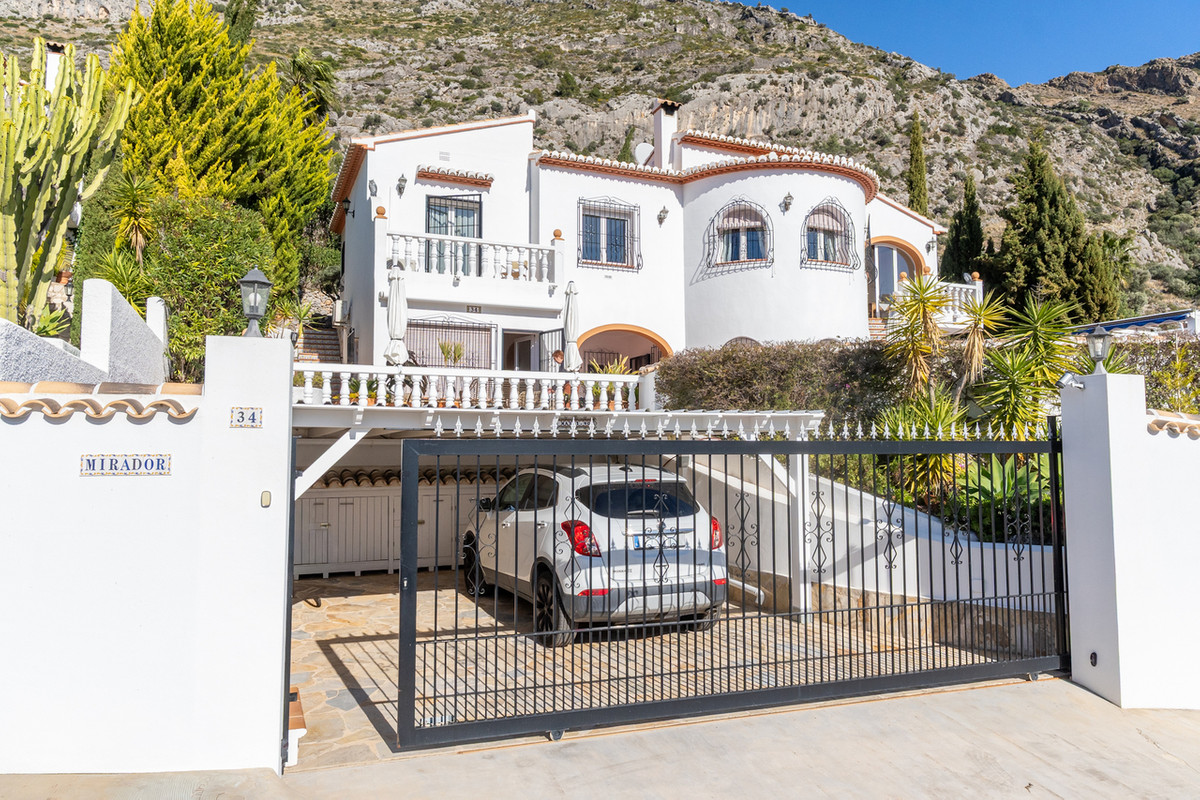Se vende Villa - Chalet de 5 dormitorios en Costa Blanca, Alicante, España