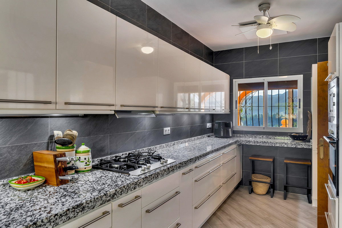Se vende Villa - Chalet de 5 dormitorios en Costa Blanca, Alicante, España