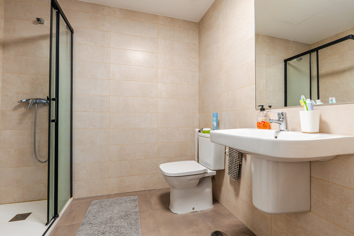 Se vende Apartamento Planta Media de 3 dormitorios en Costa Del Sol, Málaga, España