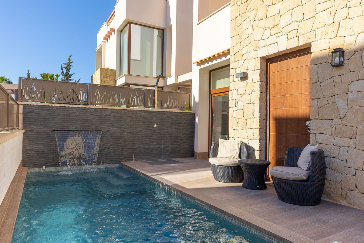 Se vende Villa - Chalet de 3 dormitorios en Costa Blanca, Alicante, España