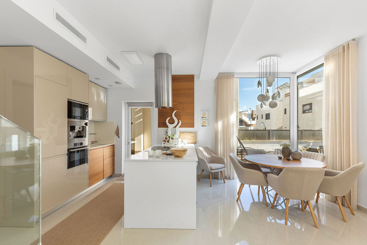 Se vende Villa - Chalet de 3 dormitorios en Costa Blanca, Alicante, España