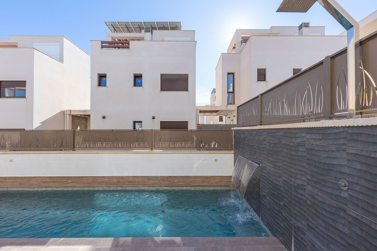 Se vende Villa - Chalet de 3 dormitorios en Costa Blanca, Alicante, España