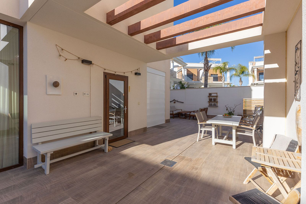 Se vende Villa - Chalet de 3 dormitorios en Costa Blanca, Alicante, España
