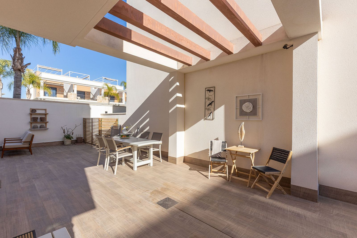 Se vende Villa - Chalet de 3 dormitorios en Costa Blanca, Alicante, España